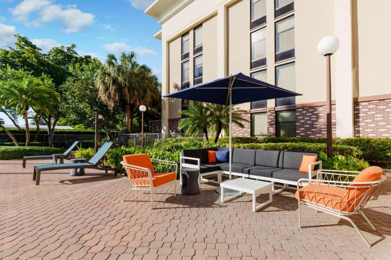 Hampton Inn Ft. Lauderdale-Cypress Creek Fort Lauderdale Eksteriør billede