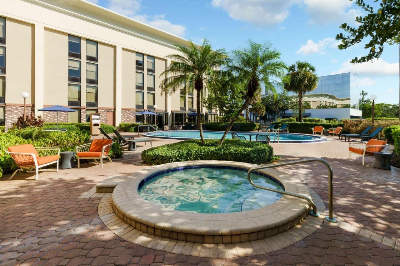 Hampton Inn Ft. Lauderdale-Cypress Creek Fort Lauderdale Eksteriør billede